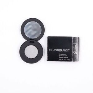 Youngblood - Pressed Individual Eyeshadow - Platinum - .071‎ oz / 2 g